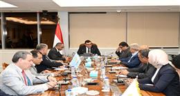 وزير الإسكان يناقش خطة شاملة لرفع كفاءة محطات تحلية المياه والصرف الصحي