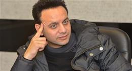 مصطفى قمر يحيي حفل زفاف جماعي يضم 150 عروسا.. فيديو