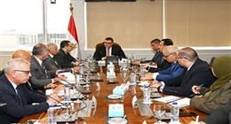 وزير الإسكان يوجه بإعداد تقرير بأداء شركات التشغيل والصيانة في المدن الجديدة 