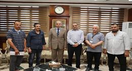 محافظ المنيا يستمع لمطالب شباب الخريجين بشأن تأخر استلام أراضي تونا الجبل 