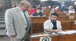 نائب رئيس جامعة القاهرة يتفقد لجان الامتحانات ويشدد على الانضباط