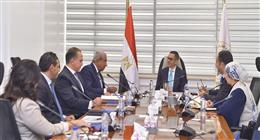 وزير الاستثمار يناقش التعاون في التكنولوجيا البيئية مع تحالف صناعي دولي