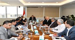 وزير الإسكان يتابع منظومة الصرف الصحي بقرية الكرور في أسوان