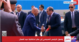 الرئيس السيسي يصل إلى مقر احتفالية عيد العمال في السويس