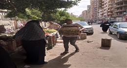 محافظ الدقهلية يضبط جرارا زراعيا أثناء إلقاء مخلفات هدم على الطريق العام