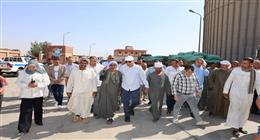 محافظ المنيا يتابع منظومة توريد القمح في بني مزار: ندعم كل جهد وطني