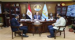 محافظ كفر الشيخ يناقش جهود حماية السواحل من تأثيرات التغيرات المناخية