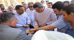 محافظ السويس يتفقد مطاحن وصوامع عتاقة لضمان جودة توريد القمح 