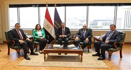 وزير الاتصالات يتابع مع 4 وزراء الموقف الحالي لمنظومة الرقم القومي العقاري 