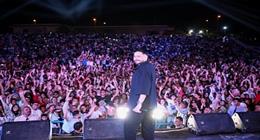 بأغنيات رومانسية واستعراضات مبهرة.. حمادة هلال يشعل أجواء حفله في القاهرة