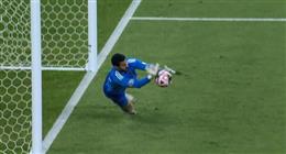 محمد الشناوي يتخطى مانويل نوير في رقم قياسي تاريخي.. الأكثر حفاظا على الشباك 