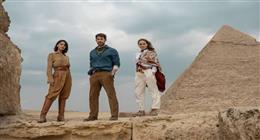 الجمعة.. منى الشاذلي تعرض لأول مرة كواليس من تصوير الفيلم العالمي fountain of youth في منطقة الأهرامات