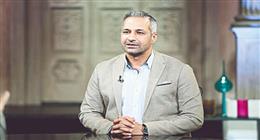 محمود فوزي السيد يكتب: رحلة محمد منير في البحث عن «ملامحنا» 
