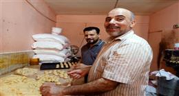 موسم عيد الأضحى ينعش مخابز «كفر الشيخ».. «الكحك» VS «الفتة»