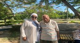عزيز وماجدة في سن الـ 80 يمارسا اليوجا يوميًا منذ 5 سنوات.. من الصداقة للسلام