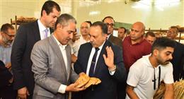 محافظ أسيوط يفتتح مخبز الثورة في منطقة الأربعين.. ينتج 14.5 ألف رغيف يوميا