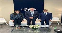 «المشاط» تبحث مع رئيس المنتدى الاقتصادي تأثير التطورات الإقليمية على الاستثمارات 