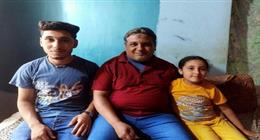 أكبر طلاب الإعدادية.. حلاق كفر الشيخ يقهر الأمية ويحلم بالإعلام