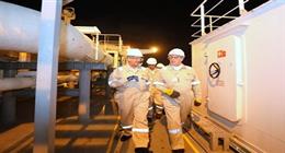 وزير البترول يتابع تجهيزات سفينة التغييز Energos Power قبل ربطها بميناء السخنة