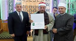 محافظ الإسماعيلية يكرم 5 عاملين بالأوقاف في الاحتفال بالعام الهجري الجديد