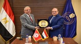 رئيس هيئة الدواء يبحث تصدير المنتجات الدوائية المصرية إلى تونس
