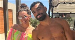 ظهرت مع محمد صلاح خلال جولته في تركيا.. من هي هاندا ديمير؟