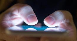 تخترق هاتفك دون شبكة.. جوجل تحذر من رسائل إلكترونية ضارة