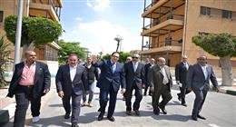 رئيس جامعة القاهرة يتفقد مقر مكتب التنسيق الرئيسي بالمدينة الجامعية