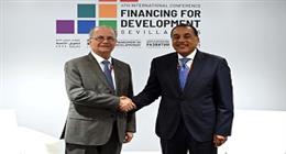 رئيس الوزراء يلتقي نظيره الفلسطيني على هامش مؤتمر الأمم المتحدة لتمويل التنمية