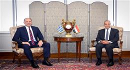 وزير الخارجية يستقبل نظيره اليوناني لبحث تعزيز العلاقات بين البلدين