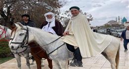 قضوا 8 أشهر في الطريق.. حجاج إسبان يخطفون القلوب بعد السفر لأداء الحج على ظهور الخيل