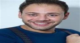 محمد علي رزق يعلن توقف عرض مسرحية «في يوم وليلة» لظروف طارئة