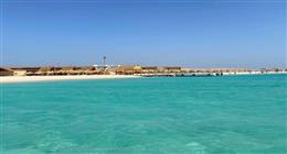رواج سياحي في الغردقة.. إقبال كبير مع إجازة الصيف علي الأكوا بارك  (فيديو)