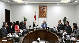 مدبولي يتابع مع وزيري الكهرباء والبترول الموقف التنفيذي لمشروعات الطاقة الجديدة