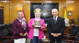 رئيس جامعة المنيا يستقبل وفد الطلاب الوافدين: نقيس الآراء والتجارب دوريا