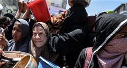 التجويع يفتك بأطفال غزة.. «أونروا»: واحد من كل 10 يعاني سوء التغذية