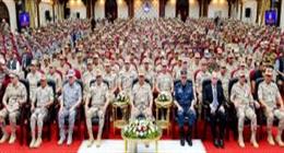 وزير الدفاع يلتقي عددًا من القادة والضباط بقيادة المنطقة المركزية العسكرية
