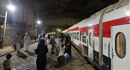 مشهد إنساني.. قطار العودة الطوعية يحمل الأشقاء السودانيين ويصل إلى محطة أسوان