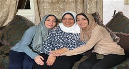 التفوق في بيتهم عادة.. «سارة» بقائمة الأوائل بفارق درجة ونصف عن توأمها «سلمى»