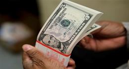 الدولار يواصل الانخفاض أمام الجنيه.. وخبير مصرفي: ثمار الإصلاح الاقتصادي