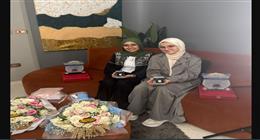 مدرس يهدي طلابه من أوائل الثانوية العامة سبائك ذهب ورحلات عمرة