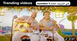 الحفل في مهرجان العلمين كامل العدد.. تامر حسني للجمهور: «لينا معاد»