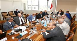وزير الإسكان يتابع مع مسؤولي إحدى شركات التطوير العقاري موقف المشروعات المشتركة