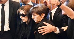 برسالة إلى روحه.. فيروز تستقبل العزاء في ابنها الراحل زياد الرحباني لليوم الثاني