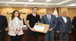 محافظ الجيزة يكرم أوائل الثانوية العامة والدبلومات الفنية على مستوى الجمهورية