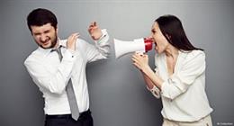 3 أبراج فلكية «لسانها سابق تفكيرها».. «بتوقع نفسها في المشاكل»