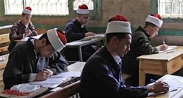  طلاب الشعبة العلمية بالثانوية الأزهرية يؤدون امتحان الرياضيات التطبيقية