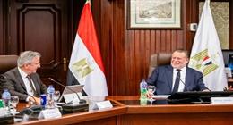 محافظ البنك المركزي يبحث تعزيز التعاون مع «الأوروبي لإعادة الإعمار والتنمية»