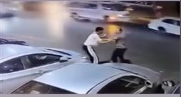 التحقيق مع ضابط شرطة بعد تداول فيديو يظهر تعديه على «سايس» بالجيزة