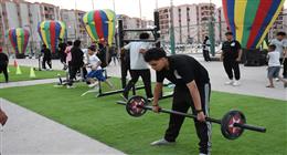 وزير الرياضة يشارك في فعالية كبرى لتعزيز اللياقة البدنية بحي الأسمرات